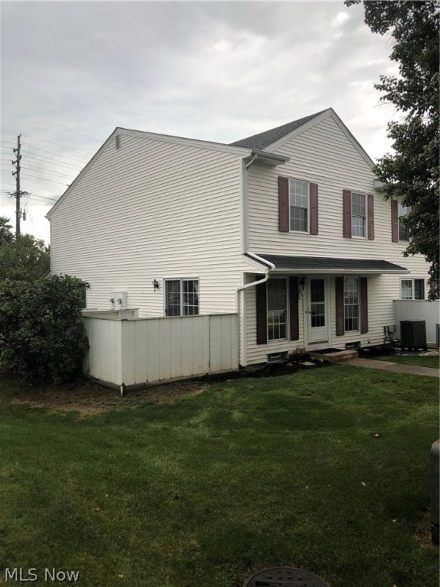 Don't miss your opportunity to live in this awesome condo! Close to shopping, recreations spots and parks this is a fantastic location minutes from downtown. Condo features many updates with an open floor plan. Neutral decor throughout with a large finished basement.