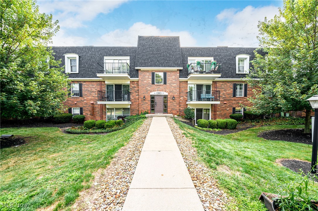 Welcome to this King James South Danford Square Condominium! This beautifully updated 1-bedroom, 2 full bath condo in the heart of Westlake offers modern style and comfort. Featuring brand-new high-end luxury flooring, new lighting, and fresh paint throughout, this home is move-in ready. The spacious master suite boasts a walk-in closet and a private full bath. Enjoy the flexibility of a bonus room just off the living area perfect for a home office or guest space. The galley kitchen is both functional and charming, and the private balcony is ideal for relaxing and enjoying your morning coffee. Residents enjoy access to King James amenities, all while being close to shopping, dining, and I-90 for an easy commute. Leasing Allowed, Heating and Cooling included in HOA fees.