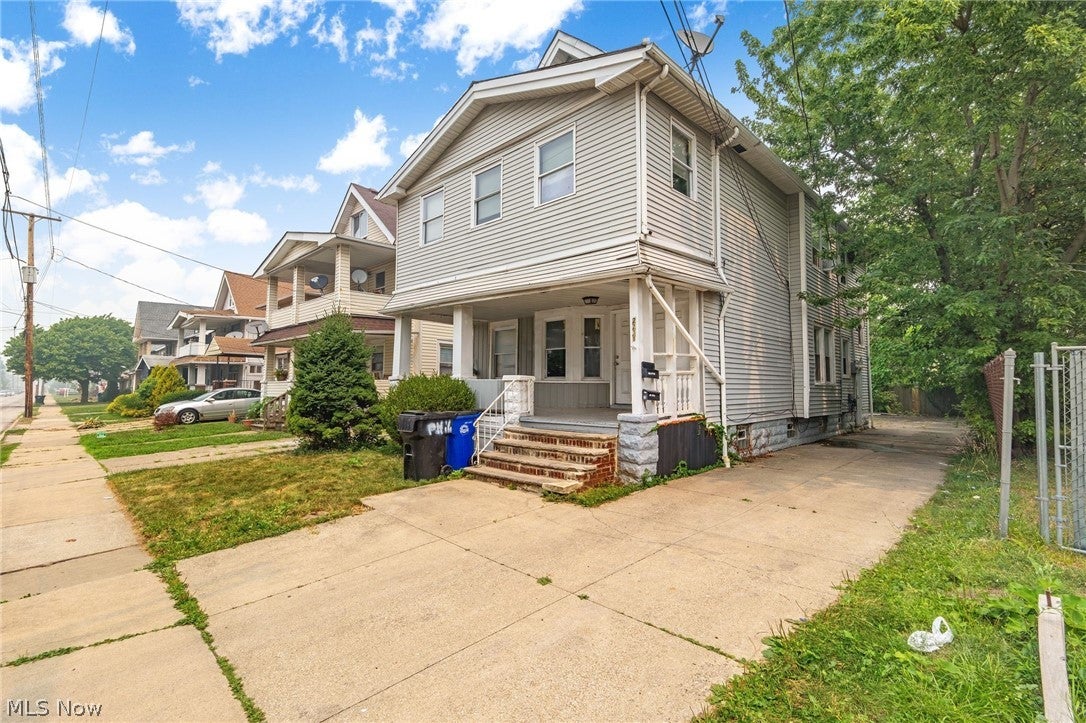 2231 W 105th Street