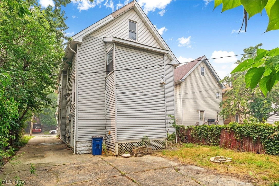 2231 W 105th Street