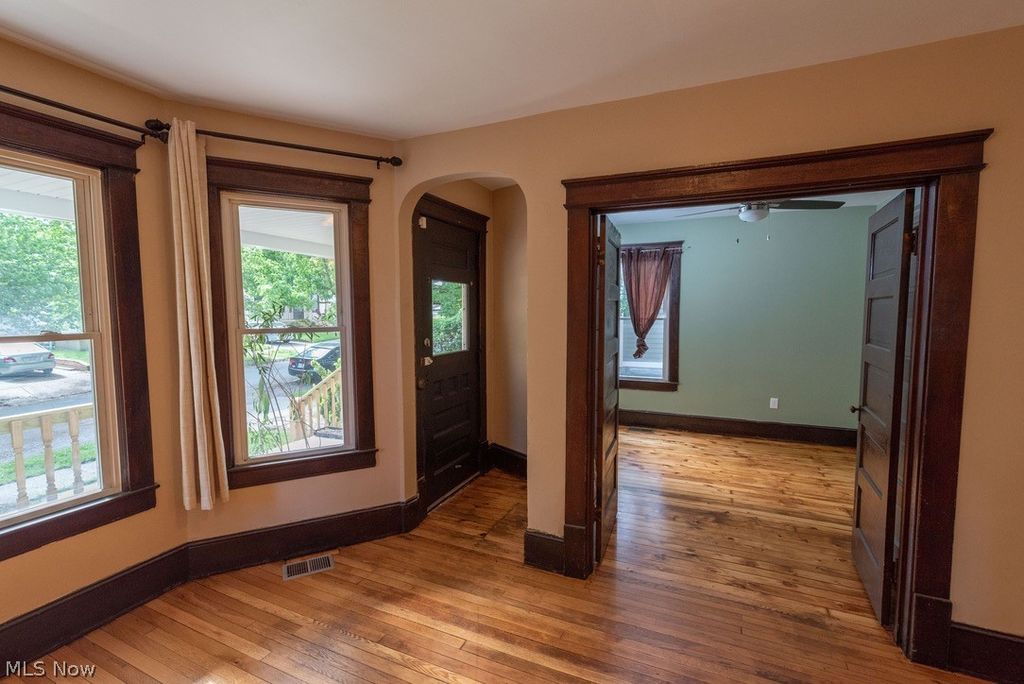 Photo of 1362 W 59th Street, Cleveland, OH 44102 (MLS # 5195324)