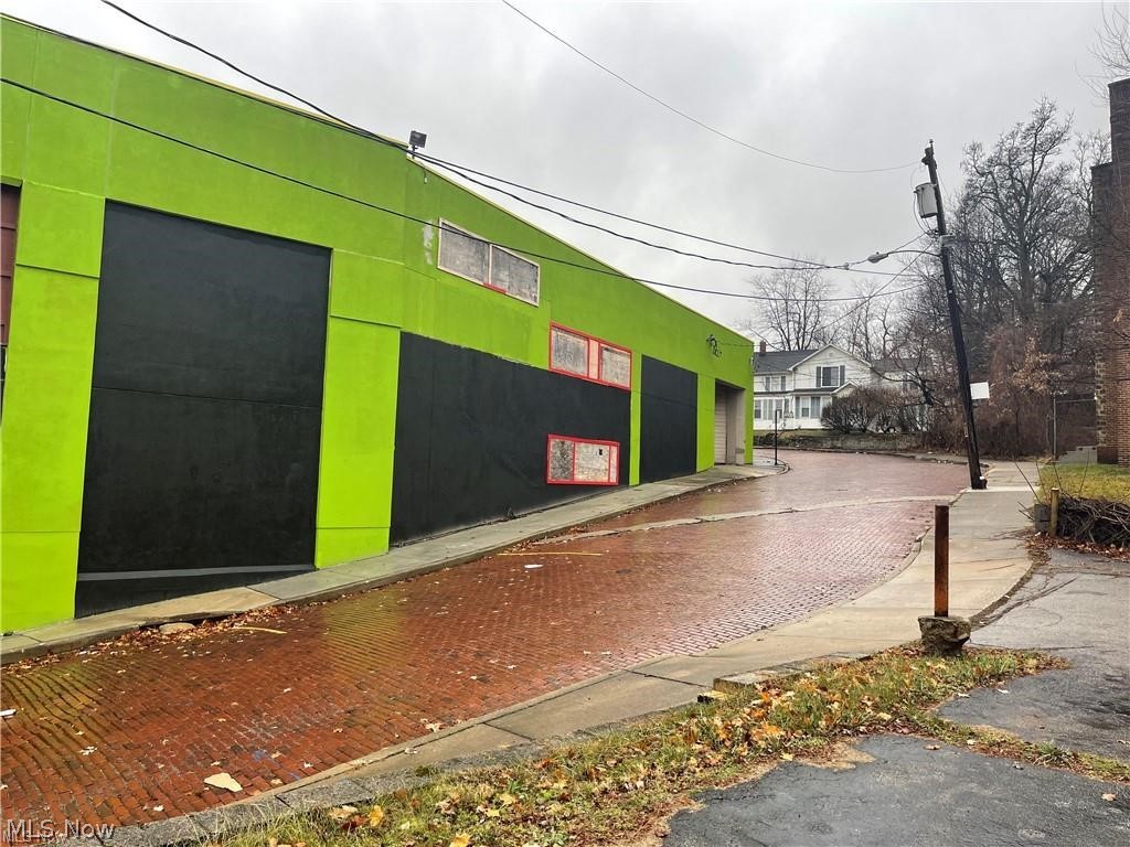 118 W Market Street