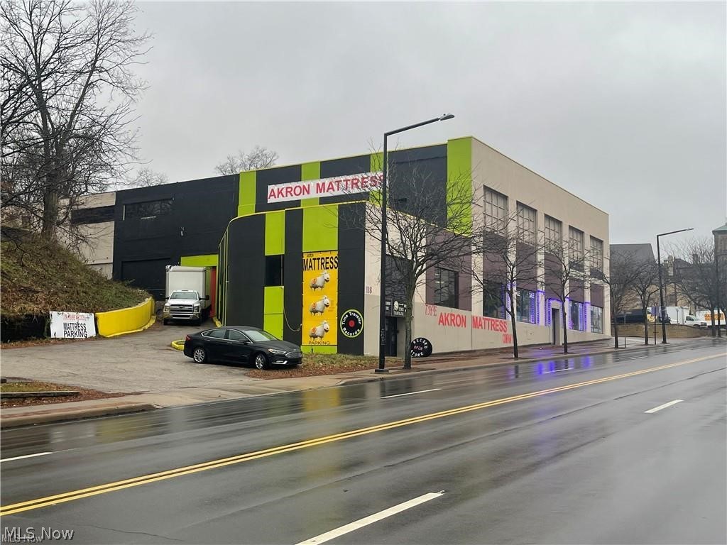 118 W Market Street