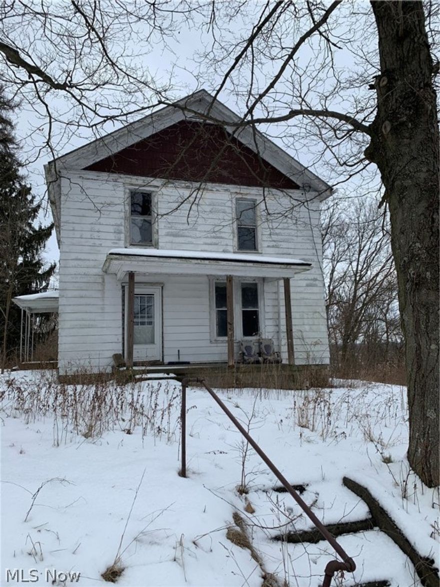 1736 square foot 3 bedroom 1 bath home. main floor consist of large living area, formal dining, kitchen and full bath. Upstairs has 3 spacious bedrooms.