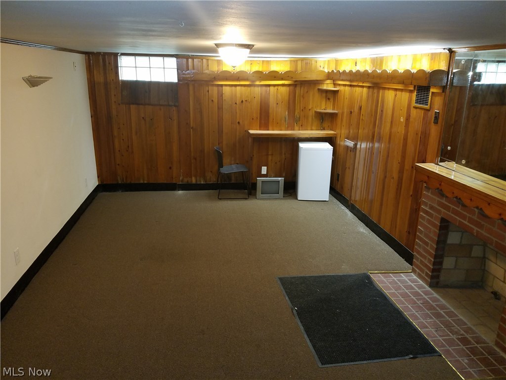 Crestmore Realty Cos Resub - Residential Lease