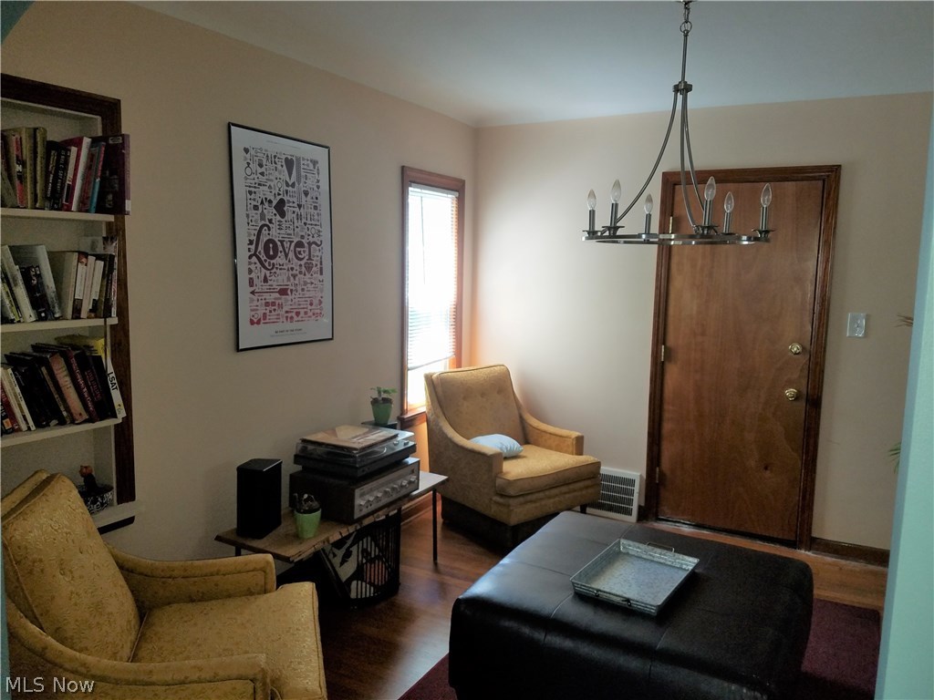 Crestmore Realty Cos Resub - Residential Lease