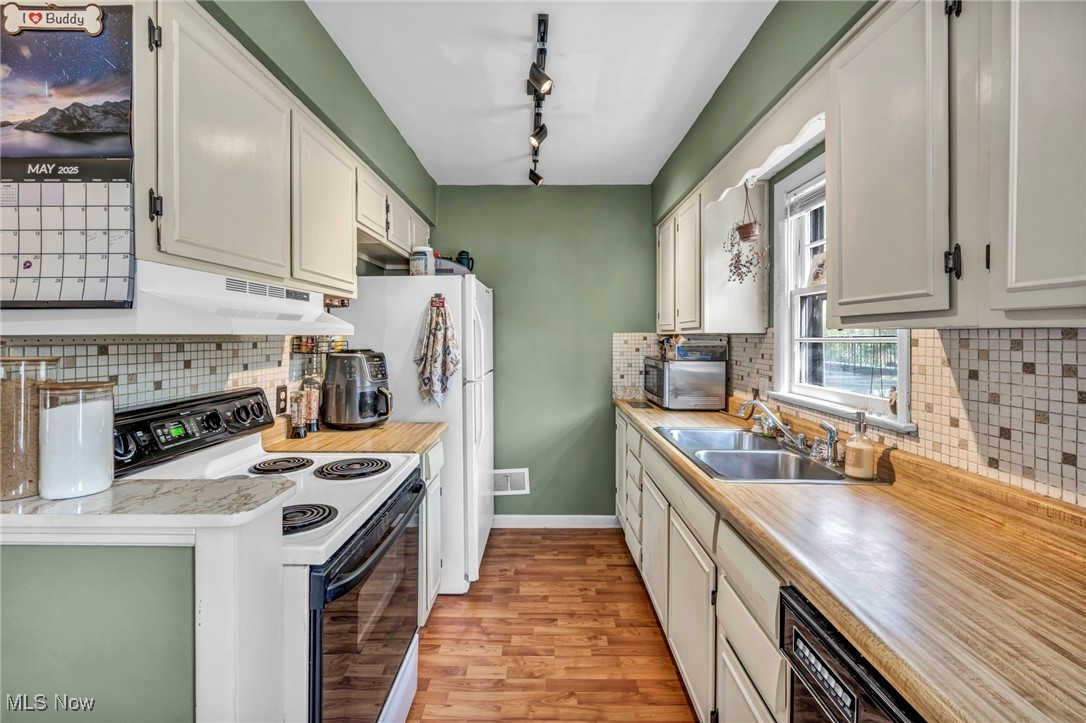 2314 Briner Avenue, Akron, Ohio image 7