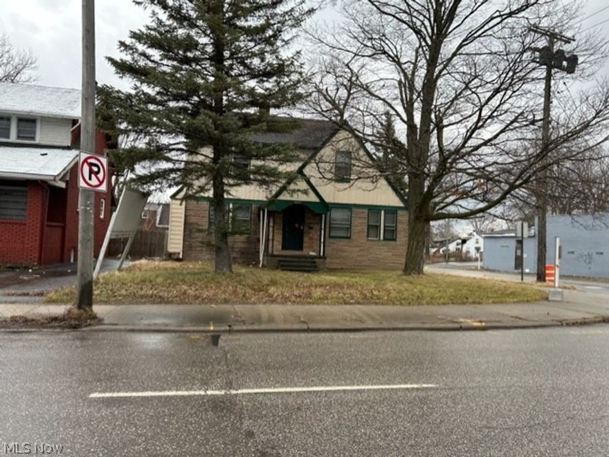 SINGLE FAMILY 2 bedroom, 1 BATH  RENTED CURRENTLY $650.00 MONTHLY.  TENANTS IN PLACE UNDER LEASE UNTIL MARCH 2023.  2 CAR GARAGE