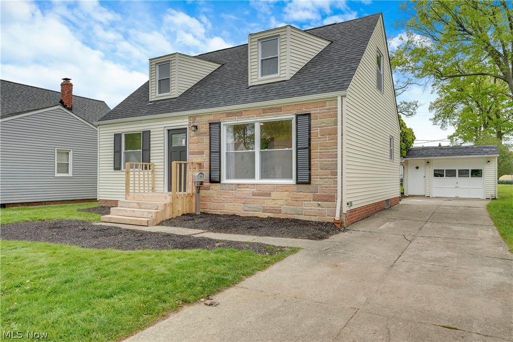 Photo of 29050 Edgewood Drive, Willowick, OH 44095 (MLS # 5209643)