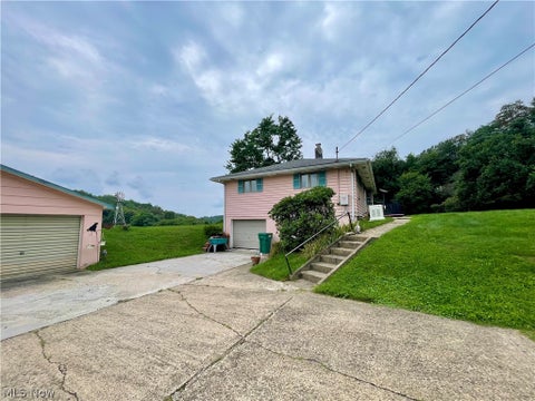 Photo of 672 Tope Road, New Cumberland, WV 26047 (MLS # 5238067)