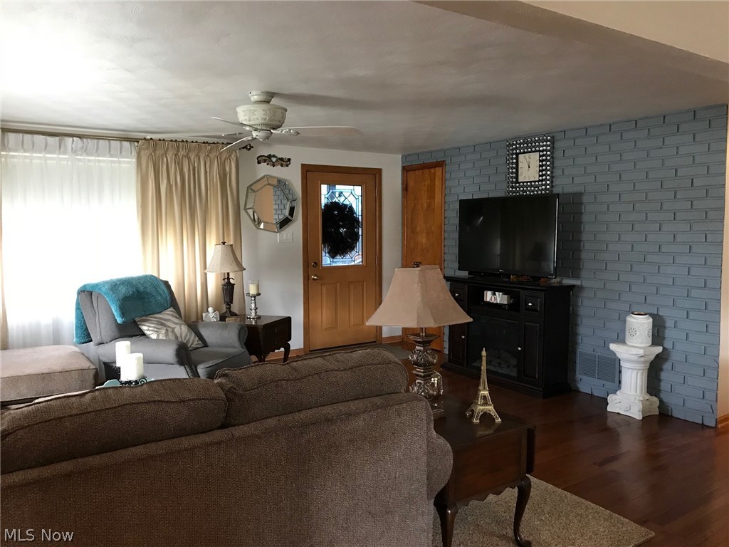 CRESTVIEW  MANOR - Residential