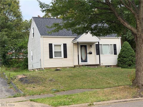 Homes For Sale - 1081 Greenwood Avenue<br/> Akron, OH 44320