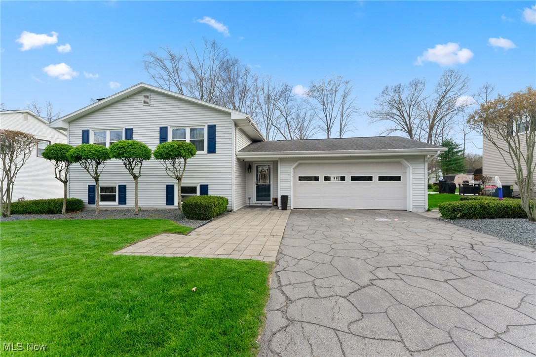 649 Wendemere Drive, Hubbard, Ohio image 2