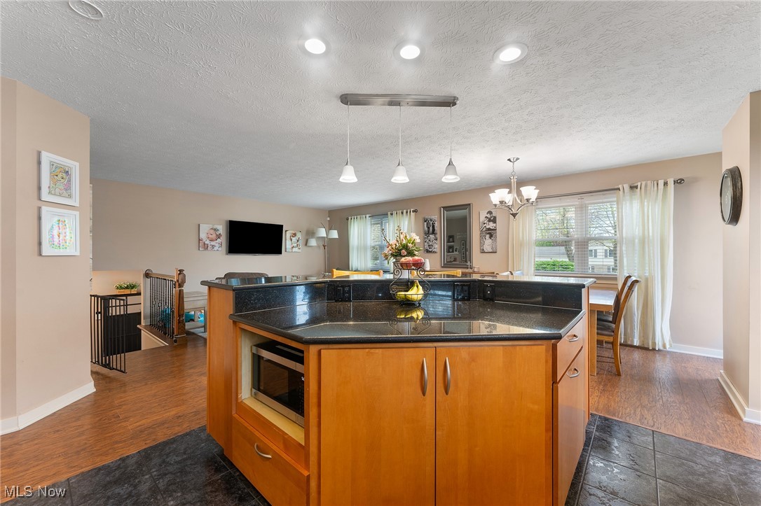 649 Wendemere Drive, Hubbard, Ohio image 7