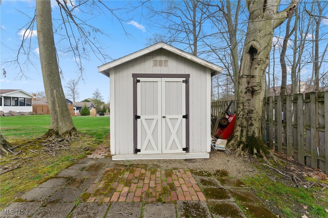 649 Wendemere Drive, Hubbard, Ohio image 28