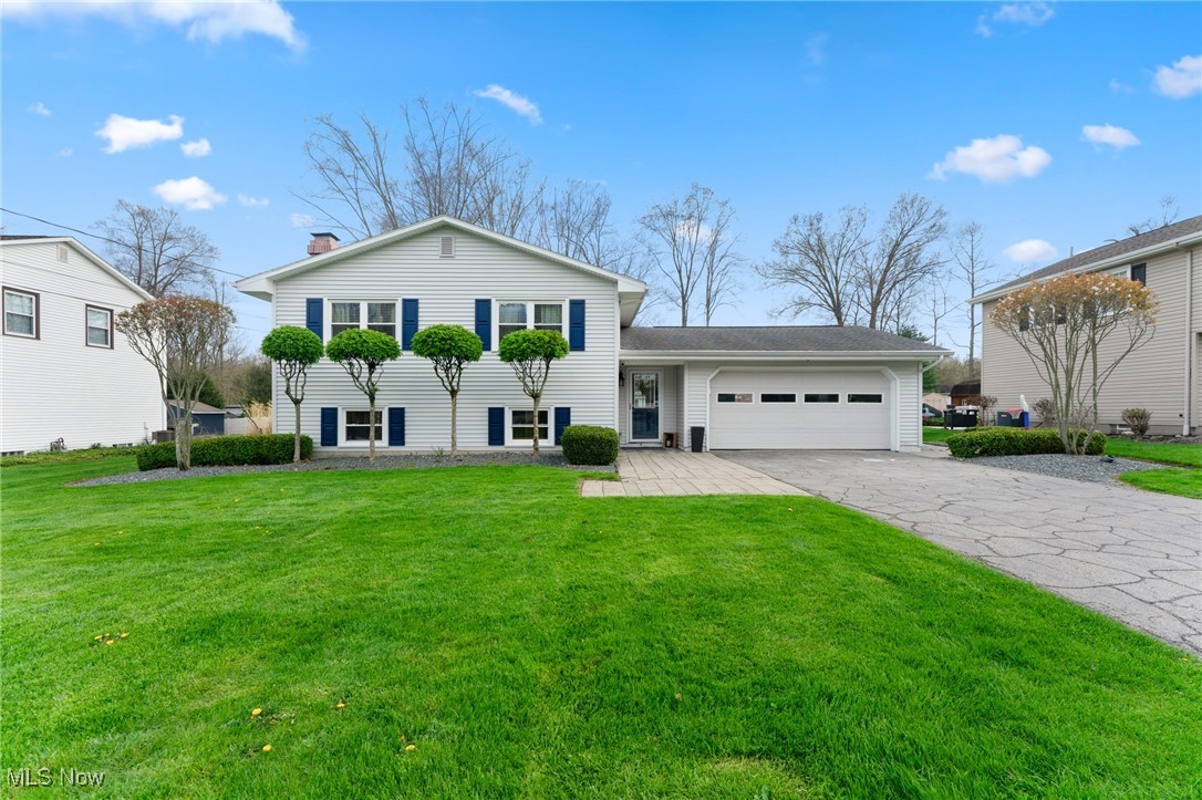 649 Wendemere Drive, Hubbard, Ohio image 1