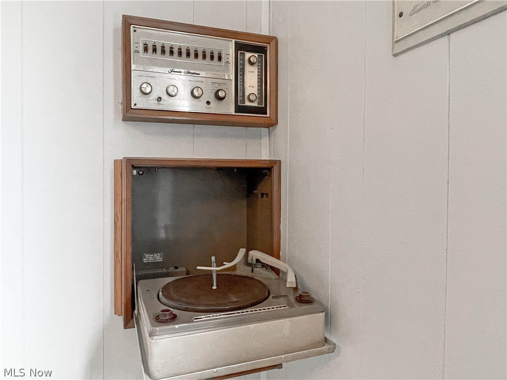 Creed & Morrisons Add 02 - Residential