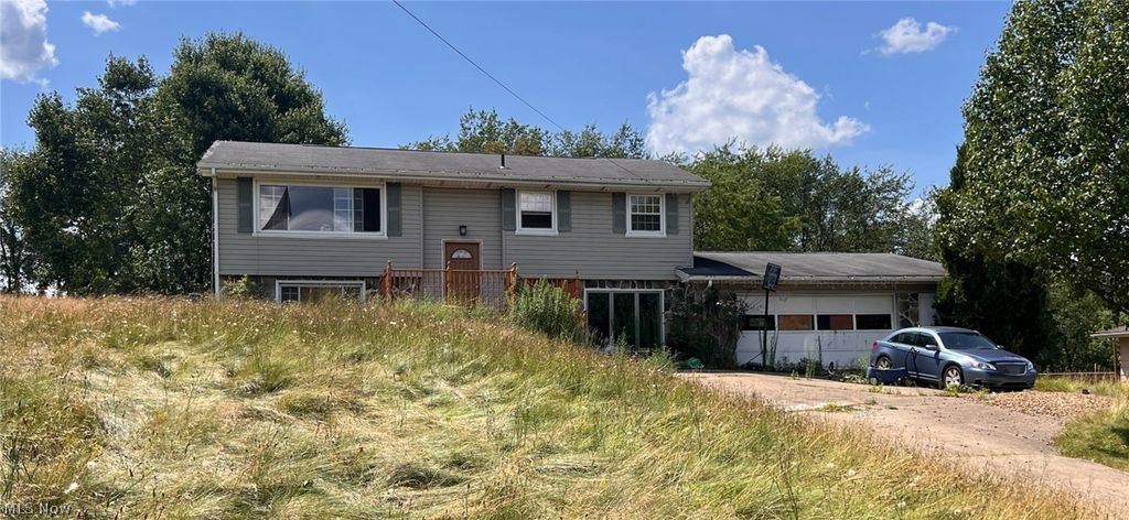 Photo of 16719 Artistic Drive, East Liverpool, OH 43920 (MLS # 5195179)