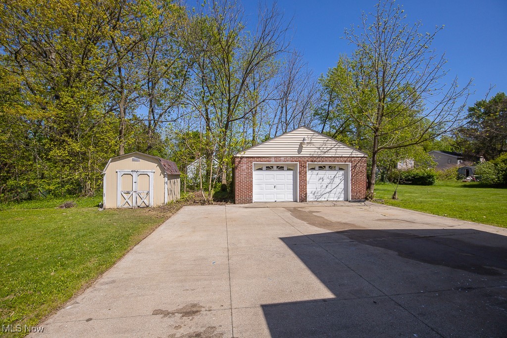 1063 Packard Drive, Akron, Ohio image 36