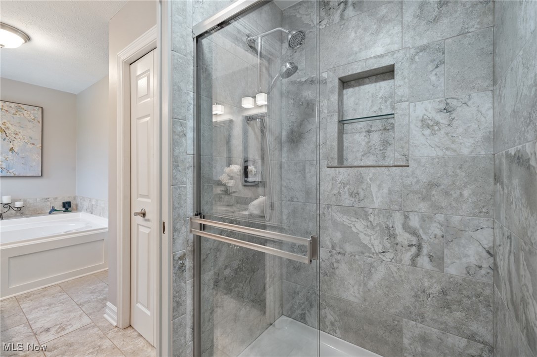 10945 Burlington Ridge Drive, Chardon, Ohio image 23