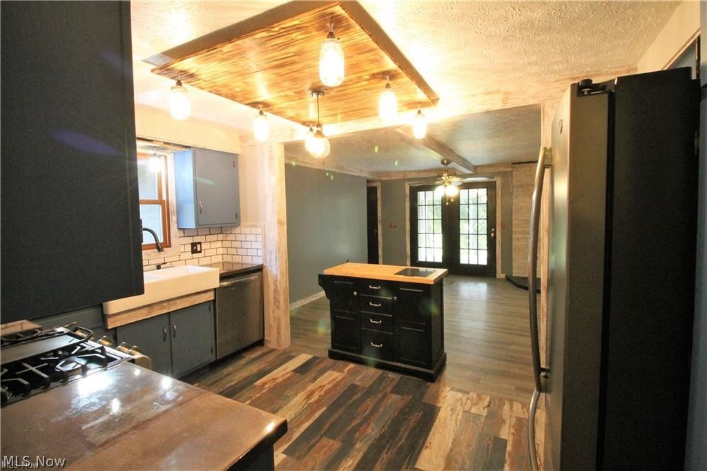 Old Town Colonial Estate - Residential