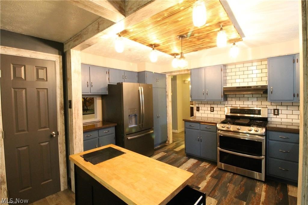 Old Town Colonial Estate - Residential