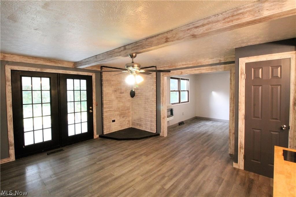 Old Town Colonial Estate - Residential