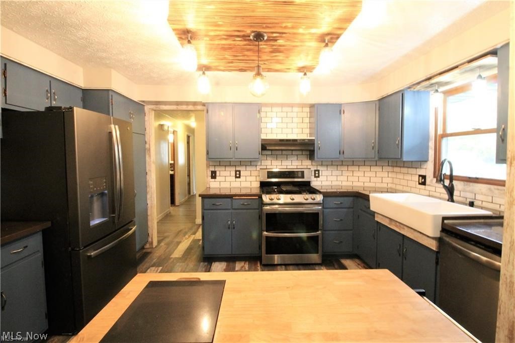 Old Town Colonial Estate - Residential