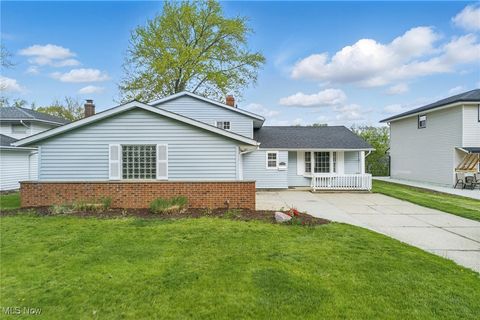 24822 Deerfield Drive, North Olmsted, OH 44070 - #: 5118641