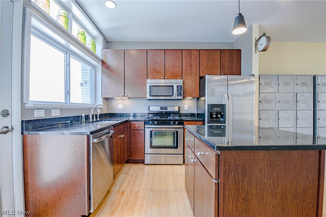 Franklin Ave Twnhms - Residential