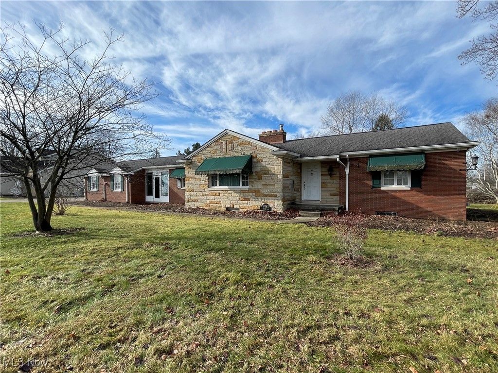 Photo of 7041 Market Avenue N, Canton, OH 44721 (MLS # 5180101)