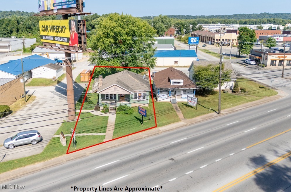 Explore this outstanding business and retail opportunity at 3653 Murdoch Avenue in Parkersburg, WV. With a daily traffic count of 29,553, this property offers the flexibility to be tailored to your specific needs. Its prime location near the Grand Central Mall, Lakeview Shopping Center, and various national retailers ensures excellent visibility for your business. Contact us today to schedule a tour of this highly desirable commercial space.
