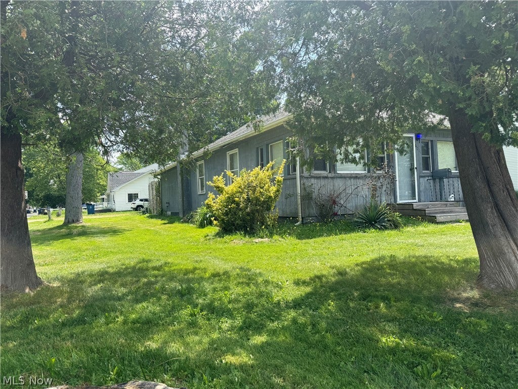 Photo of 6011 Reynolds Road, Mentor on the Lake, OH 44060 (MLS # 5223089)