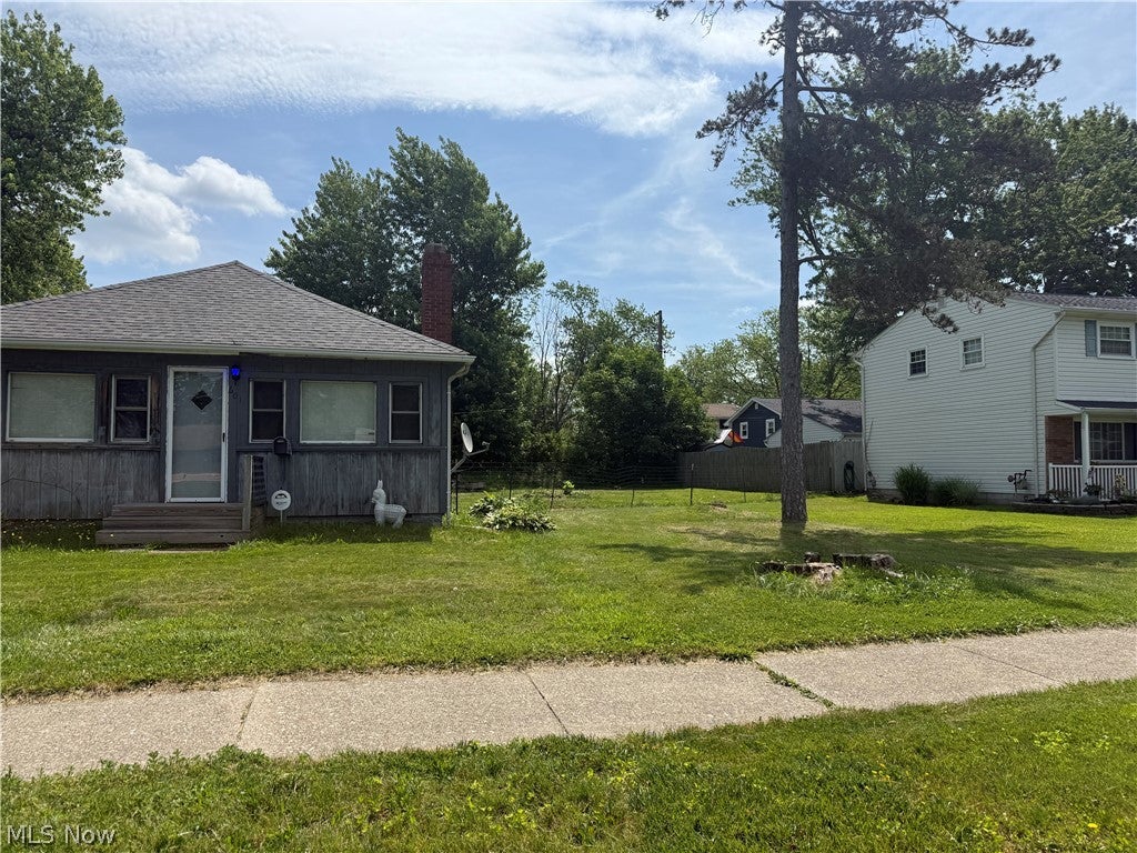 Photo of 6011 Reynolds Road, Mentor on the Lake, OH 44060 (MLS # 5223089)