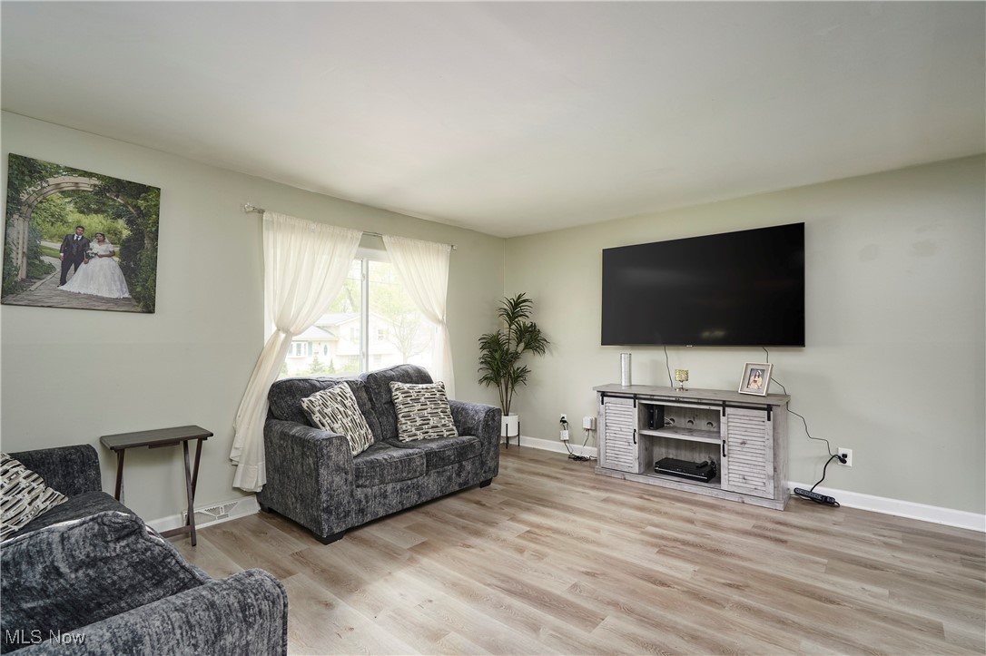 1015 Ellsworth Drive, Akron, Ohio image 2