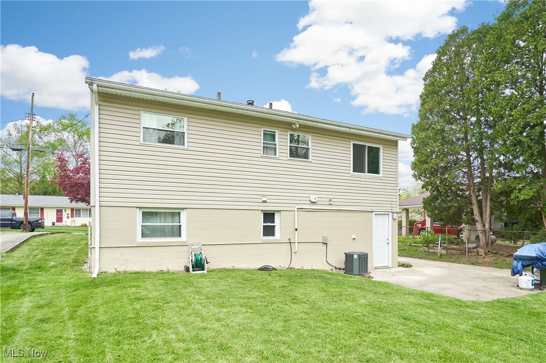 1015 Ellsworth Drive, Akron, Ohio image 18