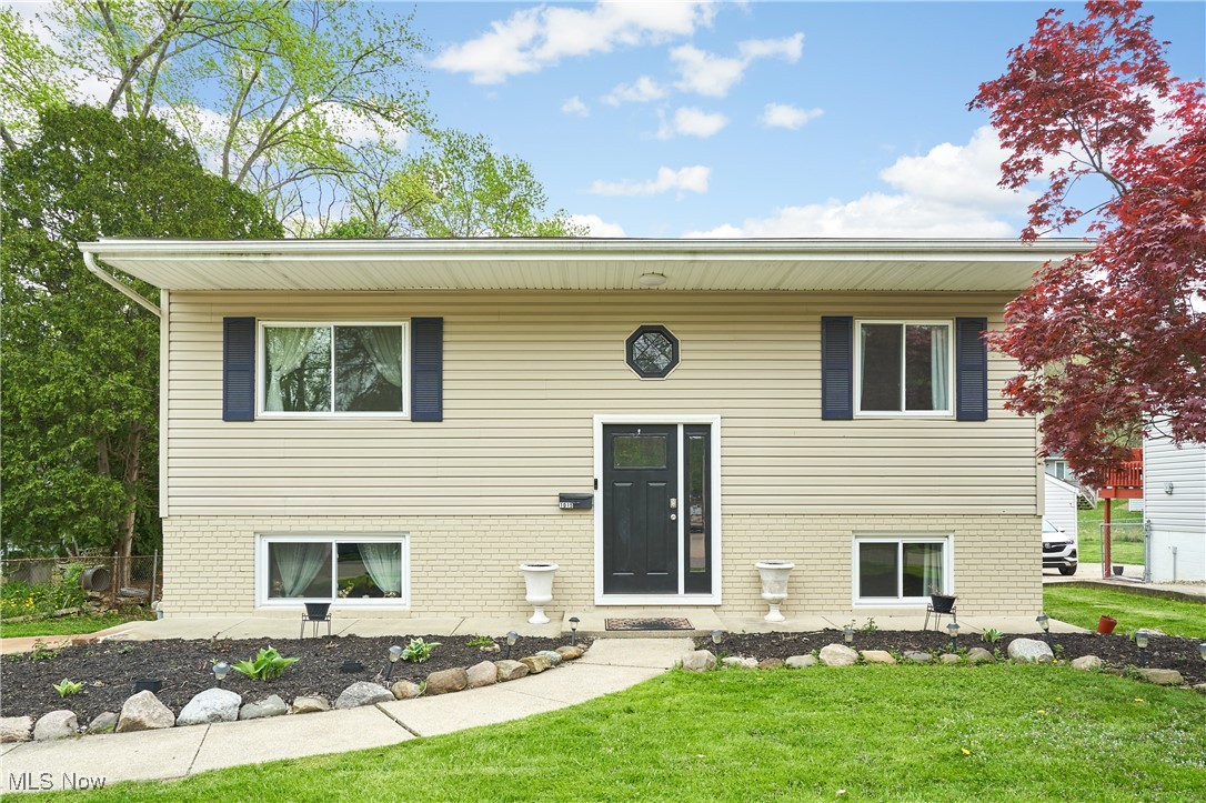 1015 Ellsworth Drive, Akron, Ohio image 1
