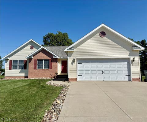 Homes For Sale - 105 Butternut Lane<br/> Cadiz, OH 43907