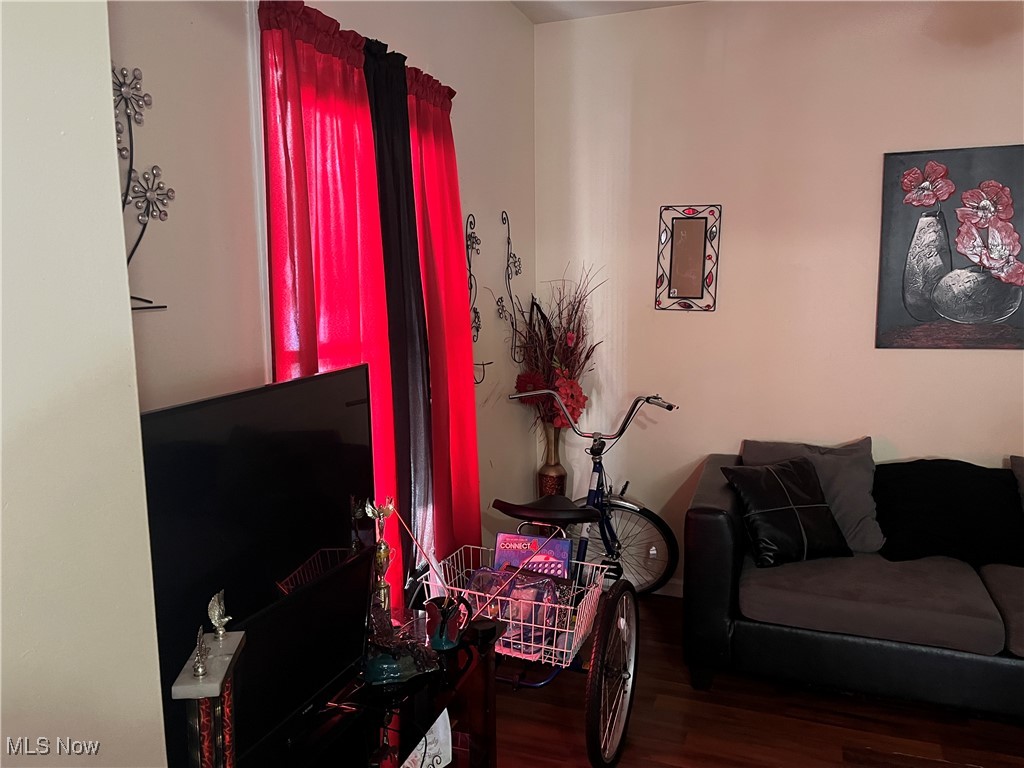 7704 Brinsmade Avenue