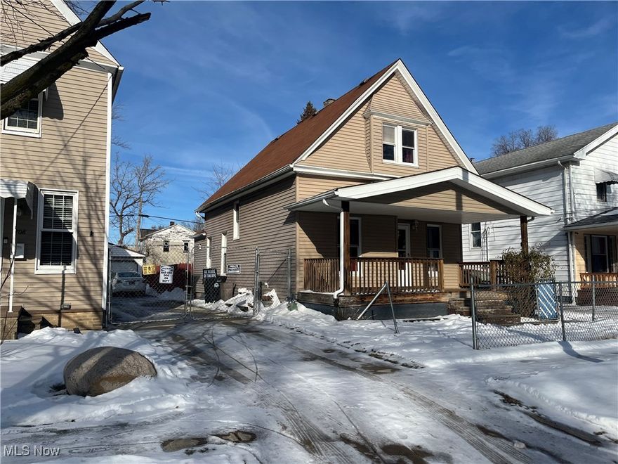 Discover This 3-bedroom 2-bathroom Single Family Colonial, Perfect For Owner Occupant Or For An Investor To Add To Their Portfolio. Walk Into A Spacious Living Area, Nice Kitchen, And A First Floor Full Bath And Bedroom.
Upstairs You Will Find 2 More Spacious Bedrooms And Another Full Bath. Located On Cleveland's West Side Near
Major Highways And Just Minutes From Lakewood, Downtown Cleveland, And Edgewater Areas. No Wholesalers
- Seller Will Not Allow The Buyer To Assign The Contract To Another Party Prior To Closing. Seller Financed And "Subject To Offers" Will Not Be Considered.