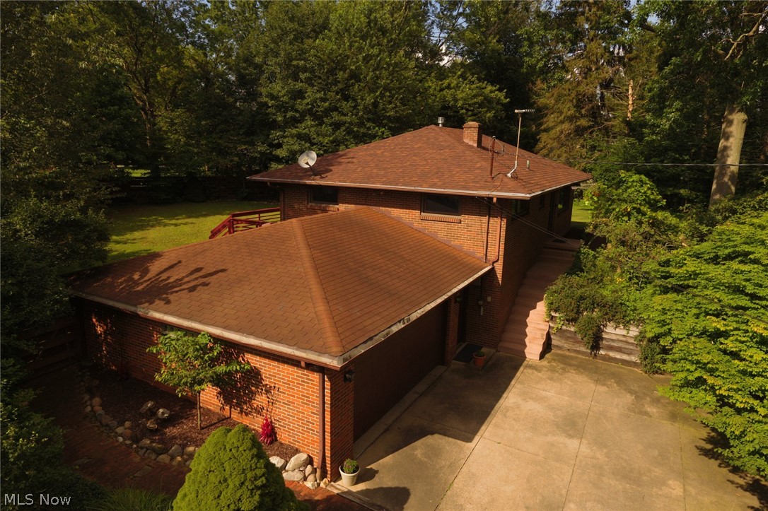 Secluded 3 Bedroom ,3 car garage, Brick Ranch home in Kent Ohio. Located on Middlebury road with a view of Cuyahoga River and a fully wooded lot. This brick ranch home is in move in condition. Recently updated, comes will all appliances, fully fenced in yard, covered 3 seasons room, hot tub and back deck. There is 3 bedrooms, 2 full baths, rec room in lower level and a 3 car garage. The 3rd garage space is finished, headed and currently used as the work shop. Hardwood flooring through out the living room and bedrooms. Ceramic title, new cabinets and newer appliances in the kitchen. Enjoy the fireplace in the living room this fall and winter. The pictures are accurate this home is beautiful. Dont miss out on this one. Call for your private showing today!