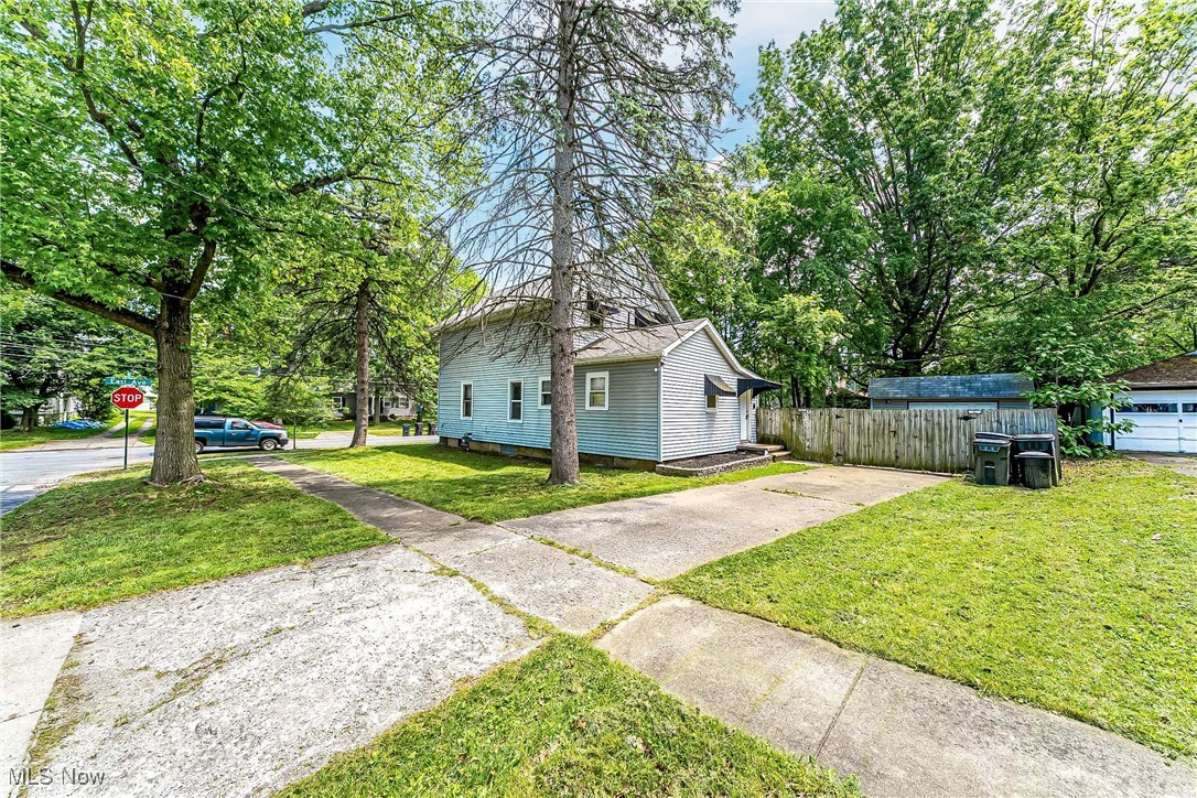 803 East Avenue, Elyria, Ohio image 28