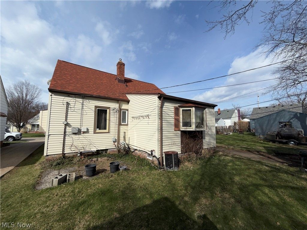 Photo of 7313 Traymore Avenue, Brooklyn, OH 44144 (MLS # 5204409)