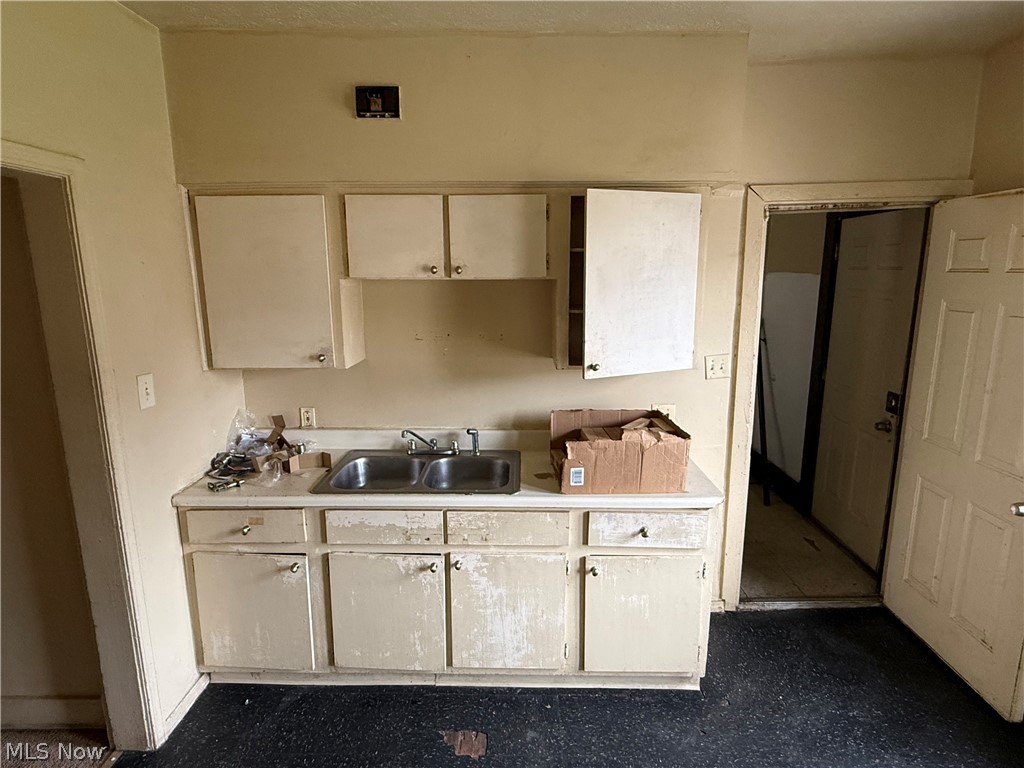 10001 Lamontier Avenue