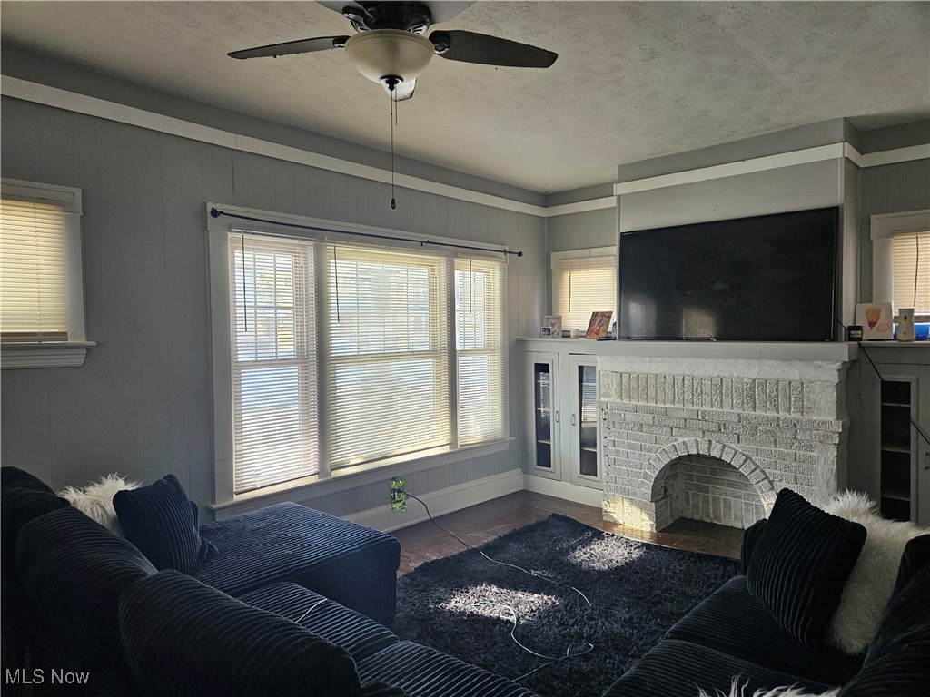 9005 Columbia Avenue