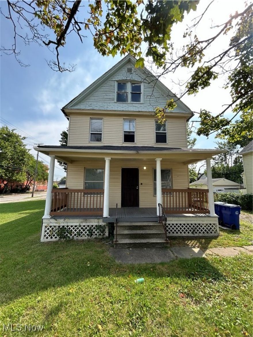 Recently painted 2 bedroom 1 bath upper unit with additional 3rd floor space included. Fridge and stove included. Minutes from the highway and metro hospital. 
Come make this house a home! Call listing agent to schedule appointment. 

Rental requirements:Credit score of 600+. 500 - 600 is considered conditional.Less than 3 items in collections, excluding student loan and medical. Monthly income of 2.5 times the amount of the monthly rent.Thorough Eviction Check. $50 Non Refundable App Fee for all Adults who will be occupying the property.Applications can only be completed online.Typical Security Deposit equivalent to one months rent, pending results of background checks. 

Tenants must have the electric and gas transferred into their name. Tenants responsible for water and sewer this will be billed monthly. All tenants must obtain renters insurance prior to receiving keys to the property.Tenants responsible for snow removal and lawn care.