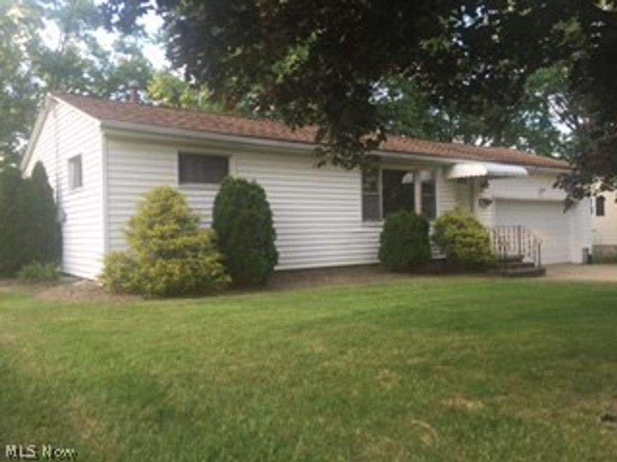 Two bedroom home, well maintained and very clean.  Great backyard with large 16 x 20 deck and 8 x 8 shed.  Eat in Kitchen and living room with a view.  Basement has finished space for an entertainment/family room.