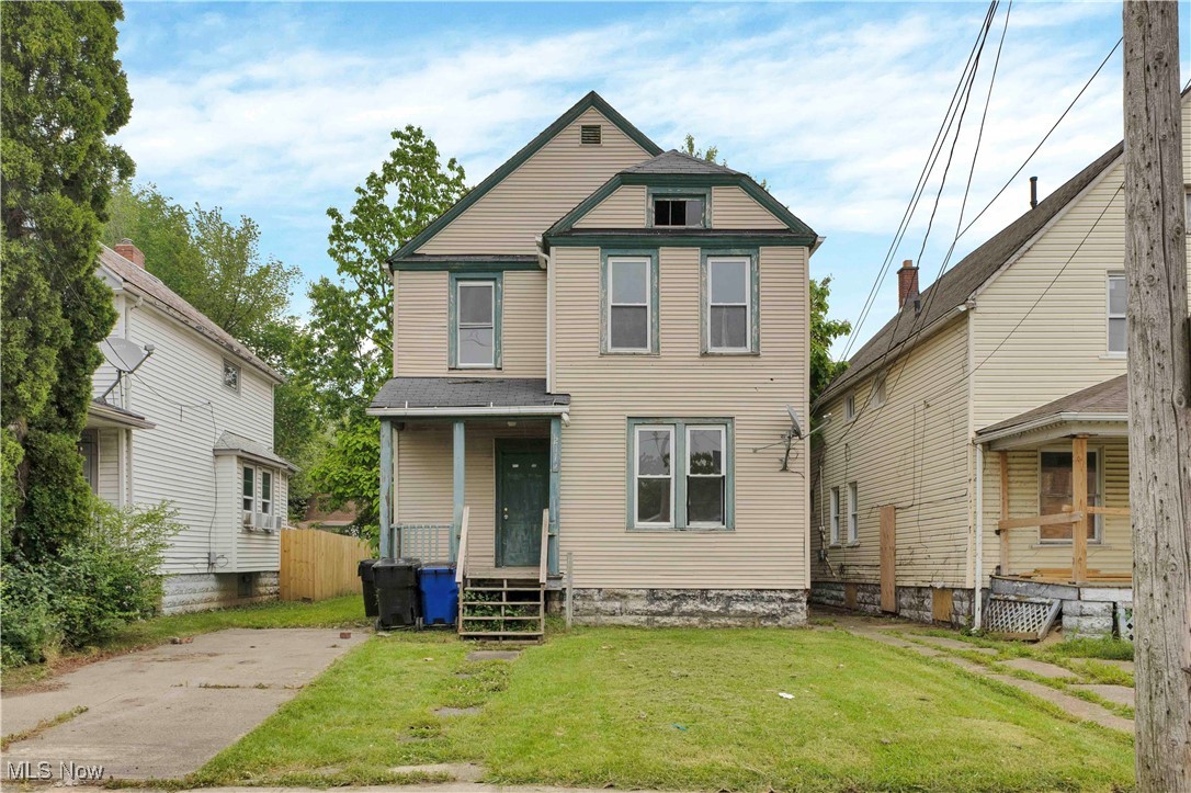 Investor special duplex ready for your touches. Off street parking, convenient to everything the west side has to offer. No wholesalers or assignable contracts.