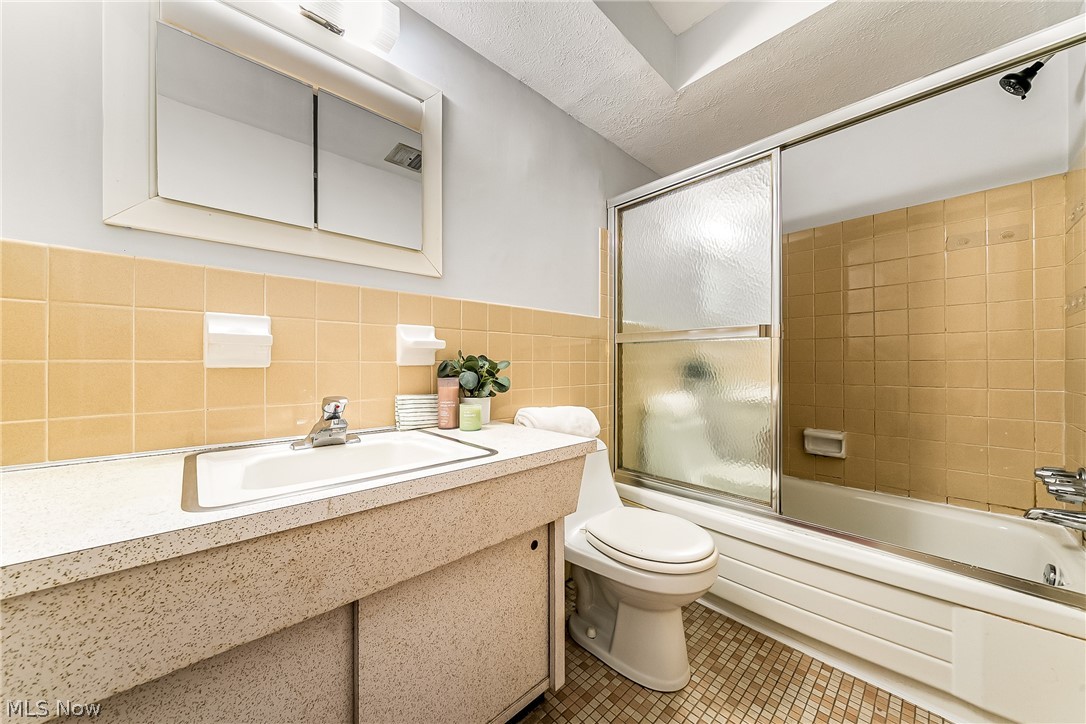 Golden Oaks Condo - Residential