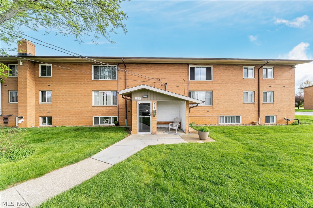 Golden Oaks Condo - Residential